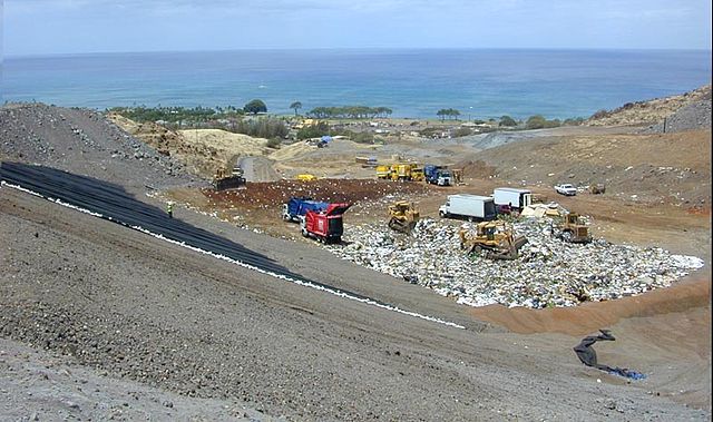 File:Landfill Hawaii.jpg
