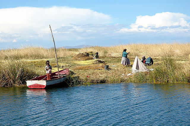 File:Iles Flottantes Titicaca (pixinn.net).jpg