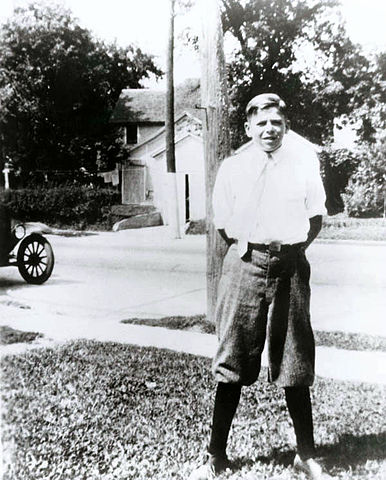 File:Ronald Reagan in Dixon, Illinois, 1920s.jpg