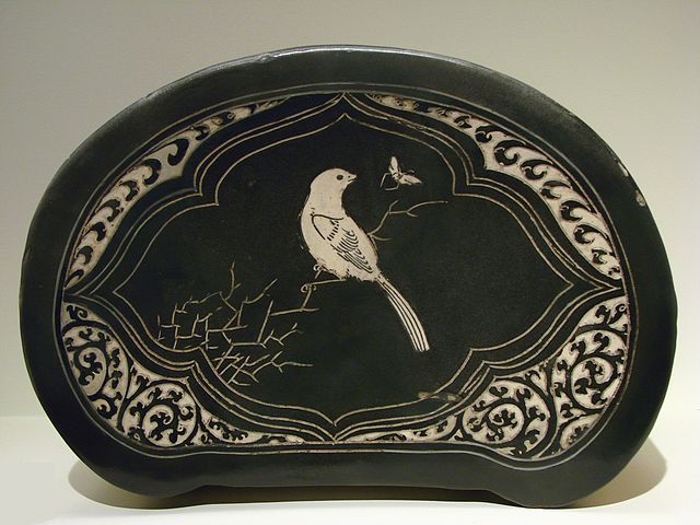 File:Oreiller Guimet 291171.jpg