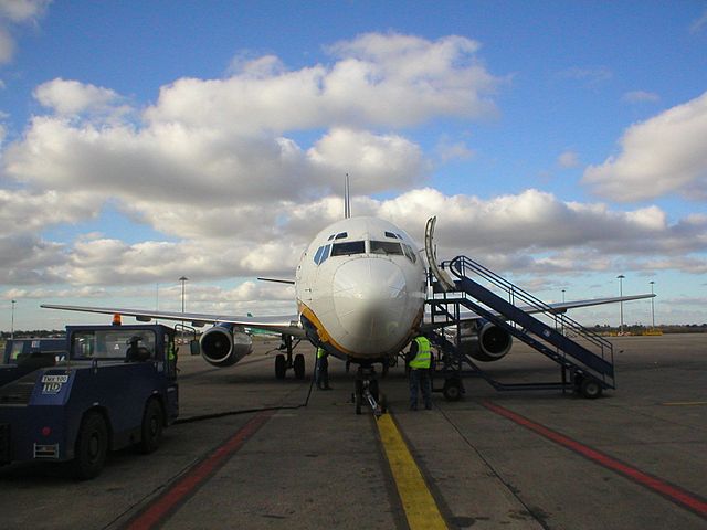 File:Ryanair 737-200 Dublin Airport.jpg