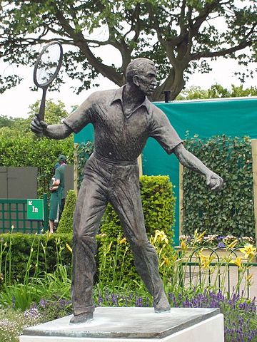 File:Fred perry statue wimbledon.jpg