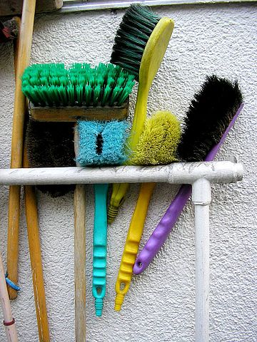 File:Cleaning brushes.jpg