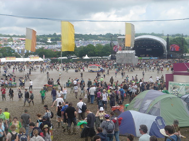 File:Mud at Glasto 2007.jpg