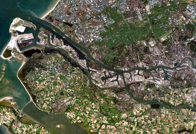 File:Satellite image of Europoort, Netherlands (4.25E 51.90N).png