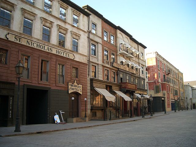 File:Martin scorsese gangs of new york set in cinecitta italy.jpg