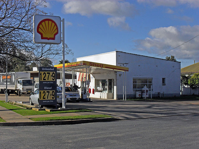 File:Shell Docker Street.jpg