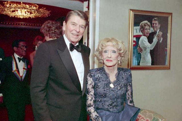 File:Ronald Reagan with Bette Davis 1987.jpg