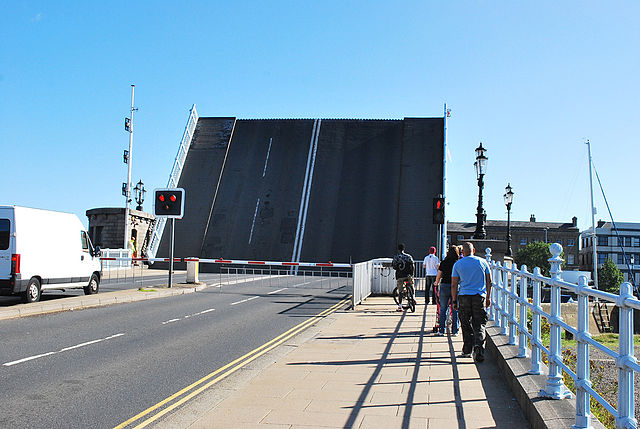 File:Haven Bridge Lifted.jpg