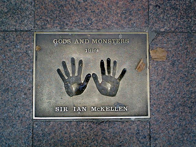 File:The hands of Sir Ian McKellen.jpg