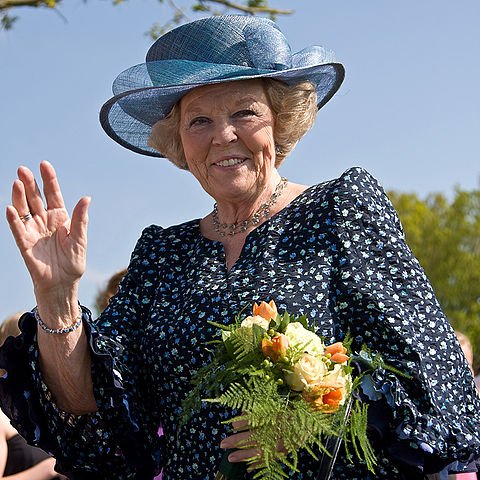 File:Koningin Beatrix in Vries.jpg