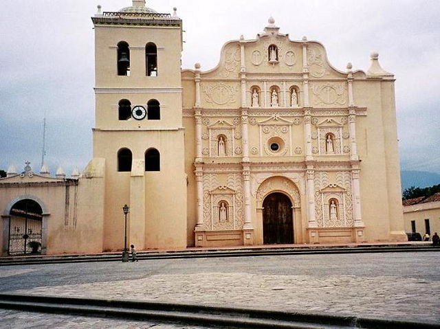 File:CatedraldeComayagua.jpg