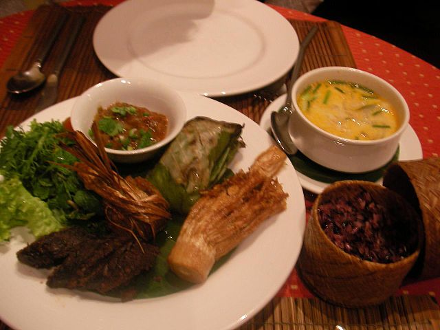 File:3 Nagas Feast.jpg